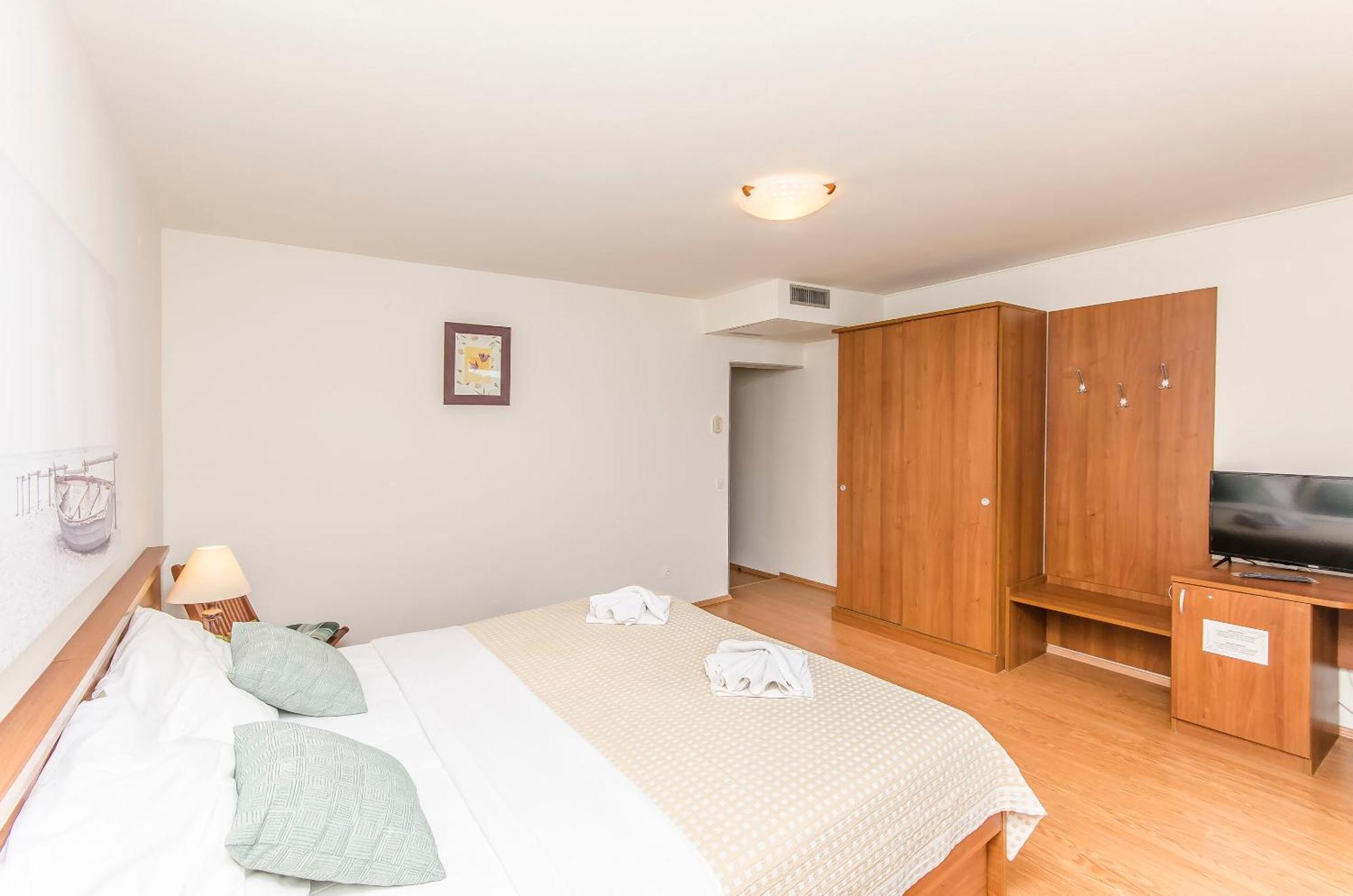 House Hotel Plava Laguna Tisno Dış mekan fotoğraf
