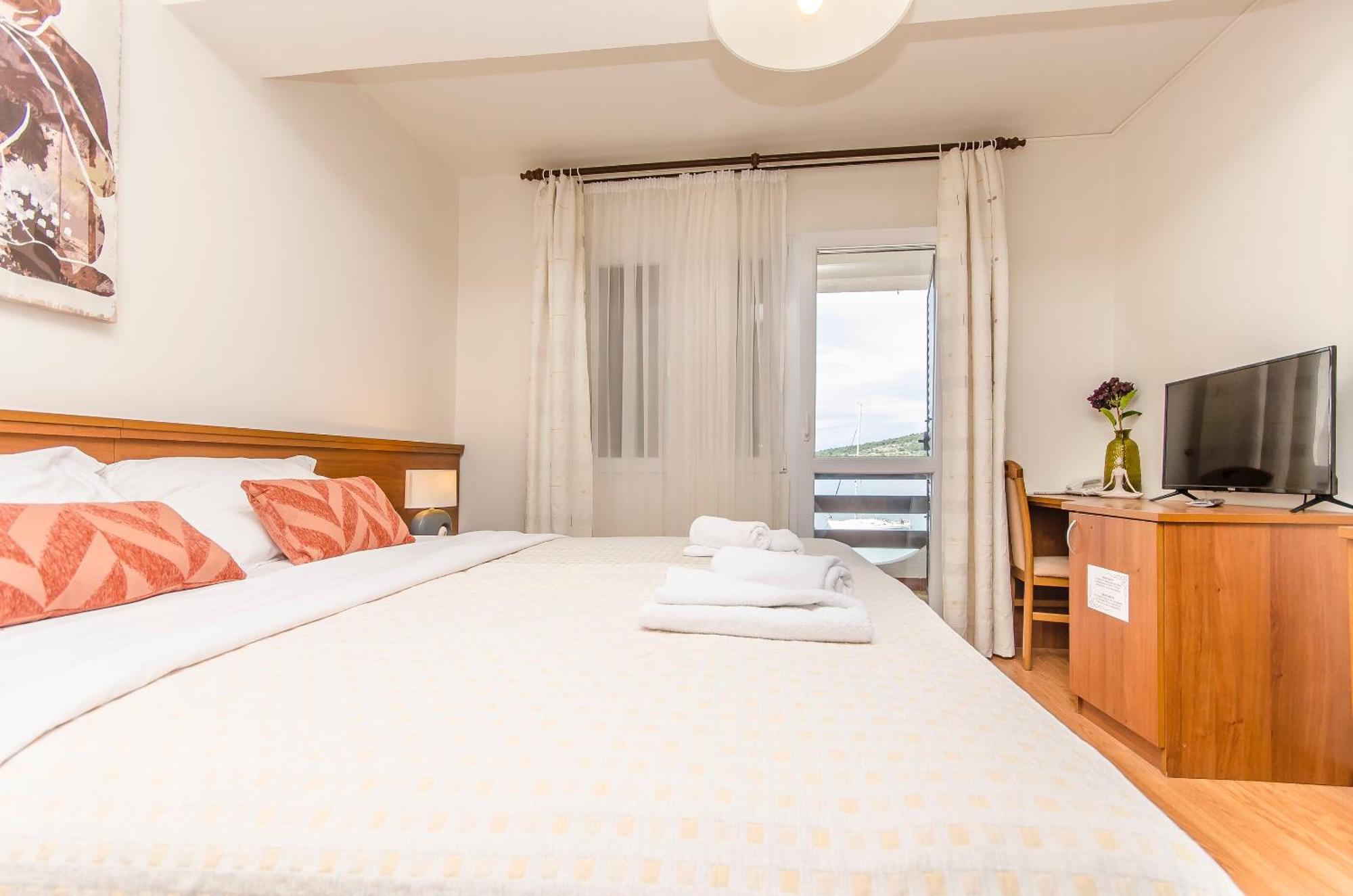 House Hotel Plava Laguna Tisno Dış mekan fotoğraf