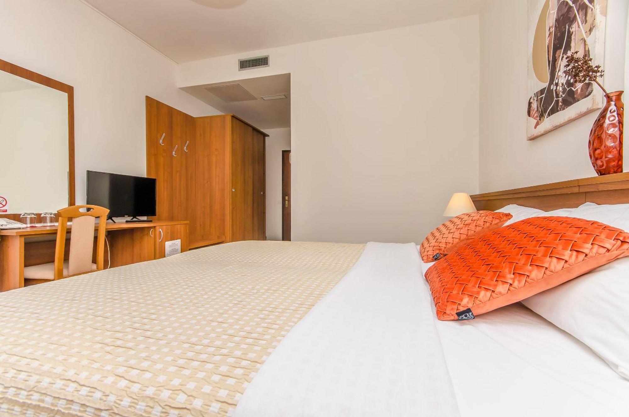 House Hotel Plava Laguna Tisno Dış mekan fotoğraf