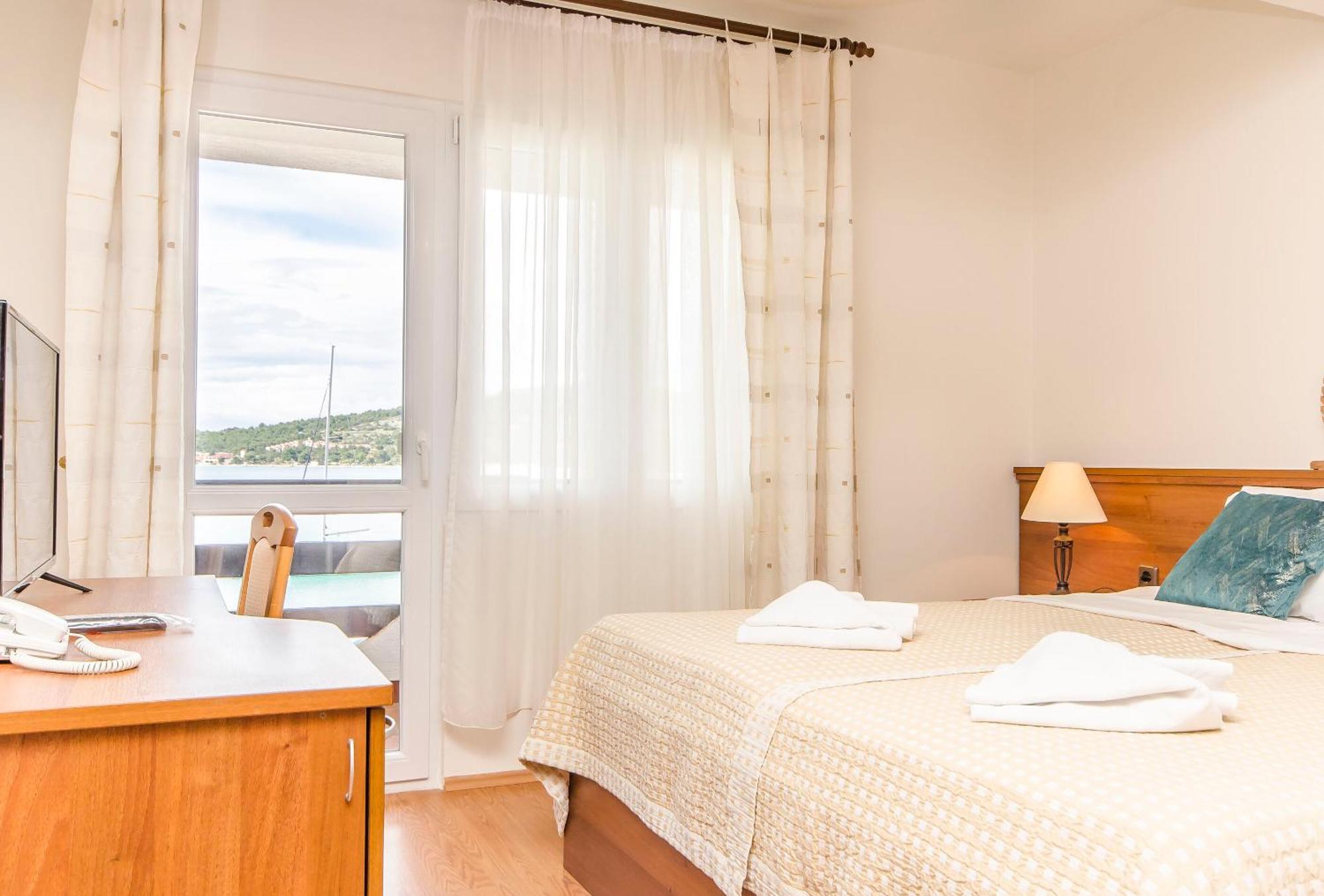 House Hotel Plava Laguna Tisno Dış mekan fotoğraf