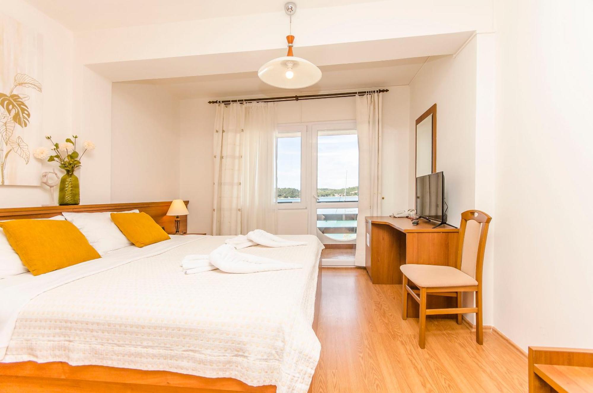 House Hotel Plava Laguna Tisno Dış mekan fotoğraf